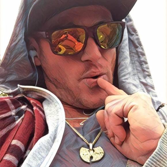 Meet your Posher, Kyle - Picture 1 of 1